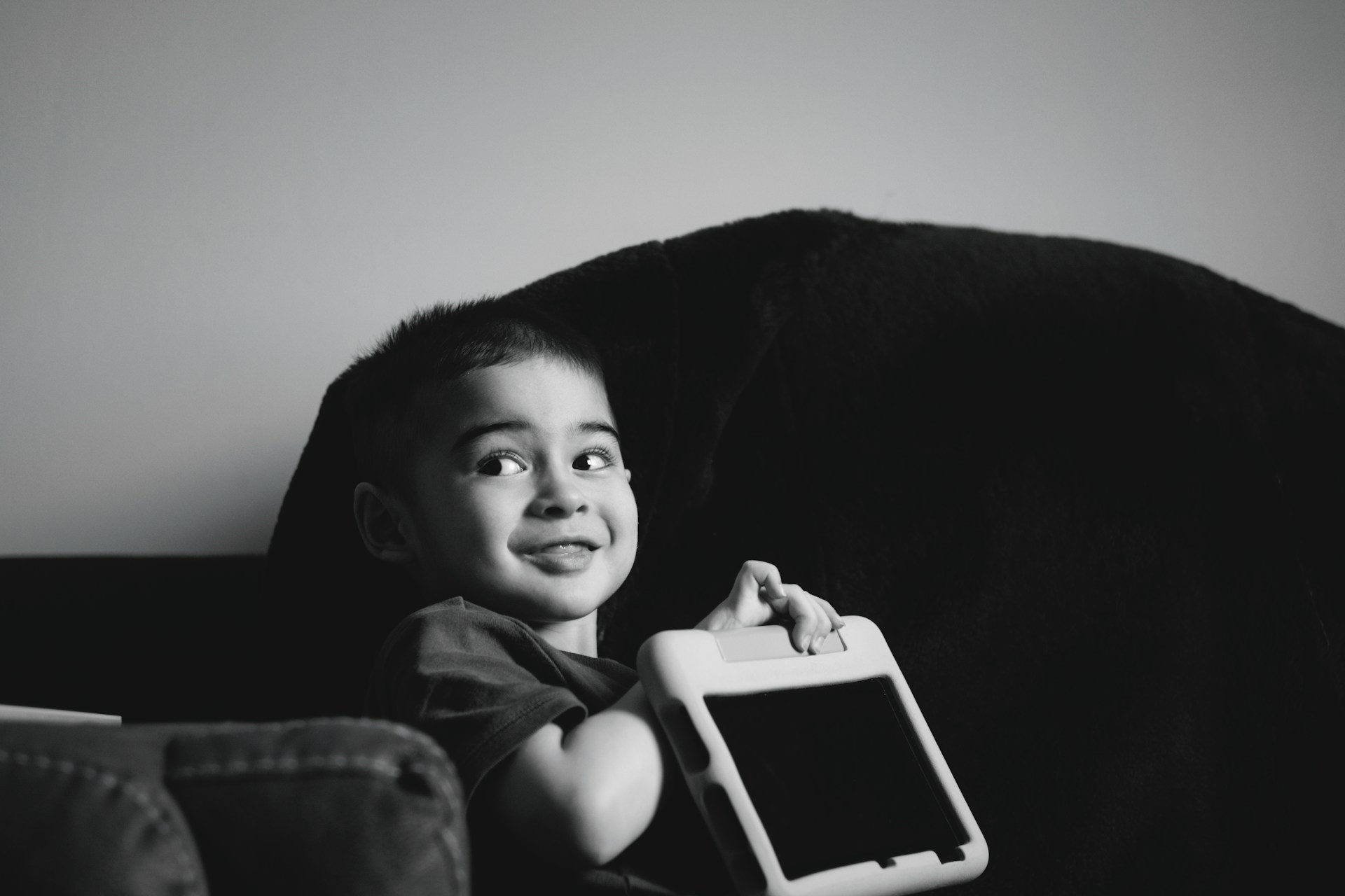 3 Yaş Eğitici Çizgi Film Önerileri 2 ryan collins Lgx6kdxHyYs unsplash